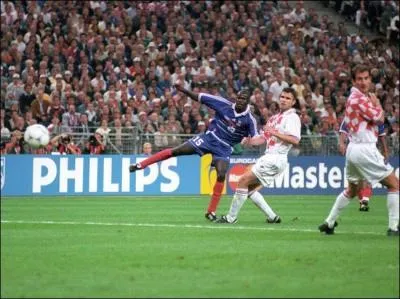 1998, demi-finale de la Coupe du monde entre la France et la Croatie. Ce joueur marque deux buts et envoie la France en finale. Ce seront ses deux seuls buts en quipe de France.