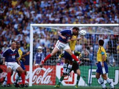 1998, finale de la Coupe du monde entre la France et le Brsil. Qui marque les deux premiers buts de la tte (trop facile) ?