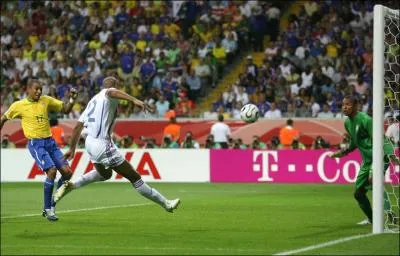 2006, quart de finale de la coupe du monde entre la France et le Brsil. Qui marque l'unique but de la partie en reprenant un coup franc ?