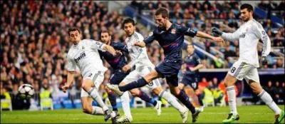 2010, Huitime de finale de la Ligue des champions entre Le Real Madrid et l'Olympique Lyonnais. Il qualifie Lyon au stade Santiago Bernabeu en galisant  l'heure de jeu.