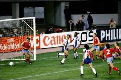 1987, finale de la Coupe des clubs champions entre Porto et le Bayern. Il ralise une talonnade victorieuse clbre, qui par la suite, allait porter son nom.