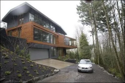 Qui vient avec Jacob dans la maison des Cullen pour la fte de la remise des diplmes ?