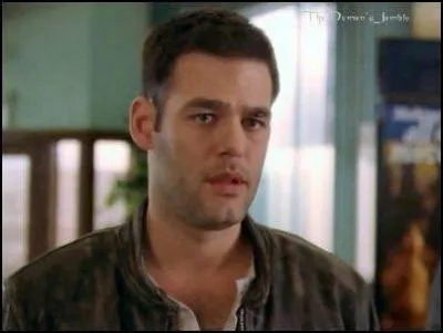 Comment s'appelle son copain ex-dlinquant ?