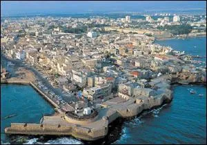 Quelle ville rsiste au sige de Bonaparte en Orient en 1799 ?