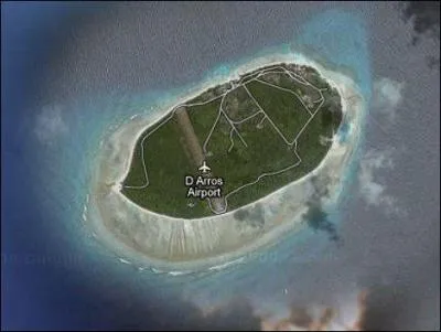 Quel ocan baigne la jolie le de Liliane Bettencourt (500 millions d'euros) ?