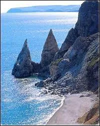 Le dtroit de Bring, long d'environ 90 km, spare :