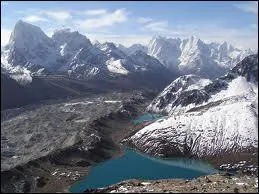 Combien de sommets de plus de 8000 m compte la chane de montagnes de l'Himalaya ?