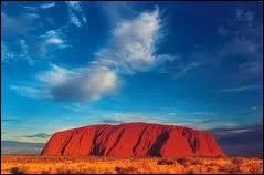 O peut-on admirer le Mont Uluru ( Ayers Rock ) ?