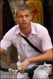 Comment s'appelle le meilleur ami d'Alex ?