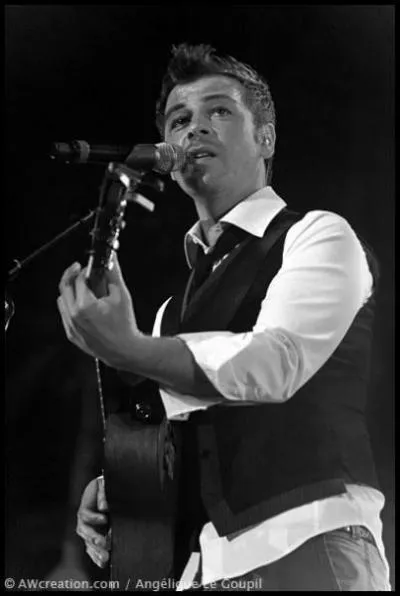 Dans 'a fait mal' de quel instrument de musique joue-t'il ?