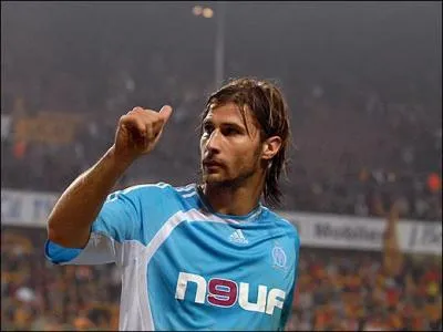 Dans quel club va évoluer l'ancien capitaine de l'OM Loric Cana pendant la saison 2011/2012 ?