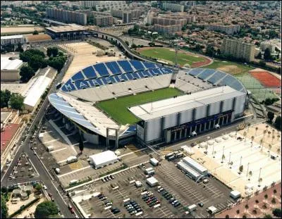 Quel est le nom de la tribune du Vélodrome qui est en rénovation en ce début de championnat 2011/2012 ?