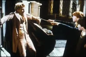 Dans quel film Harry et Ronald obligent-ils Lockhart  passer devant eux ?