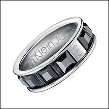 Quelles sont ces pierres noires , espces minrales composes d'oxyde de fer ?