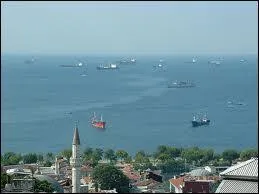Quel(s) pays est (sont) bord(s) par la mer de Marmara, situe entre le Dtroit des Dardanelles et le Bosphore ?