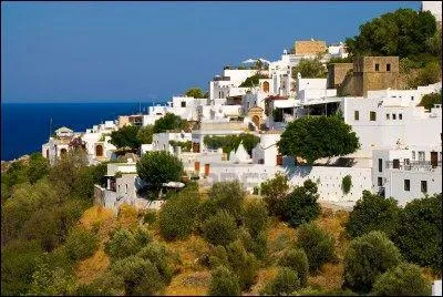 Quelle ville ne fait pas partie de la Grce actuelle ?