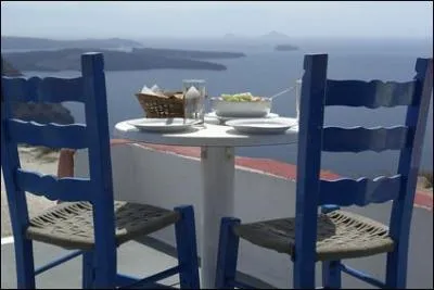 Quel plat est souvent associ  la Grce ?