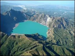 O se trouve le volcan Pinatubo (1486m) qui est entr en ruption en 1991 ?