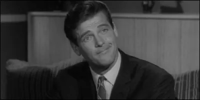 Qui interprète Simon Templar dans "Le Saint" ?