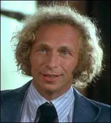 Acteur et ralisateur n le 16 aot 1934, clbre pour  Le Distrait ,  Le Grand Blond avec une chaussure noire ,  Vieille canaille ,  Les Compres 