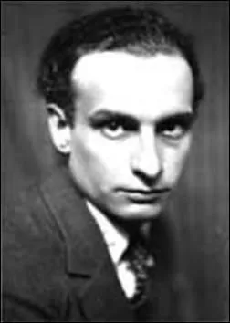 Pote, romancier et journaliste n le 2 aot 1897, adepte du surralisme, auteur de 'Corps perdu', 'Les Moribonds', 'Le Temps des assassins' et des 'Champs magntiques', crit avec Andr Breton