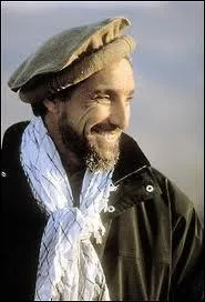 Dans ce pays, il est un hros national, ce commandant !