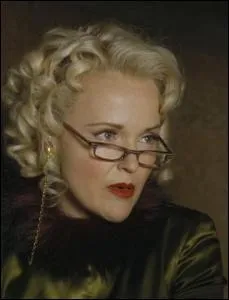 Qui interprte le rle de cette personne ?