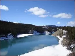Comment s'appelle ce fleuve qui traverse l'Alaska et se jette dans l'Ocan Arctique ?