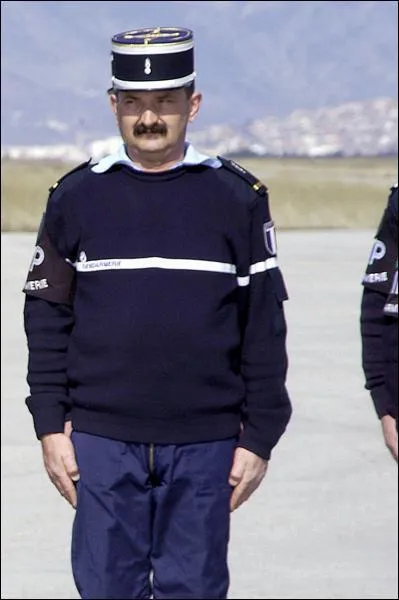 Un gendarme c'est aussi ...