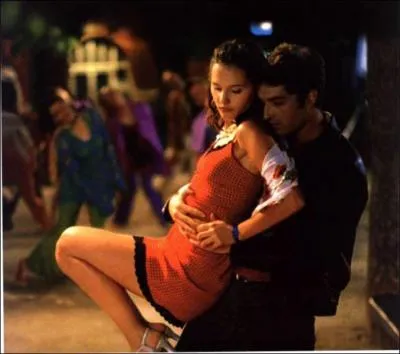 Dans ce film, Virginie Ledoyen est avec un garon formidable. Elle y joue le rle de :