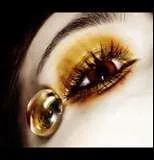 Qui a les yeux marrons ?