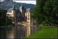 Nous en profiterons pour visiter,  quelques kilomtres, ce prestigieux chteau qui abrite le muse de la Rvolution franaise :