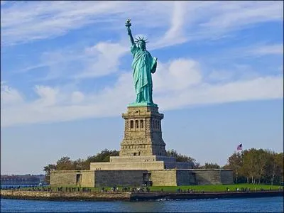 Vous arrivez  New York, et vous voyez une magnifique statue appele...