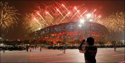 Vous arrivez dans une ville o en 2008, Pkin a organis ...