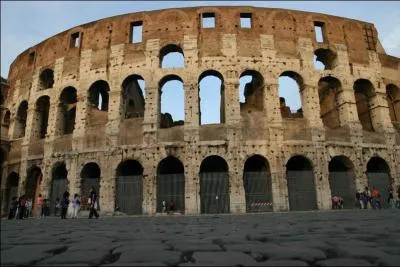 Vous arrivez en Italie devant le colise qui se trouve :