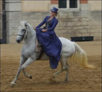 Comment monte cette femme ?