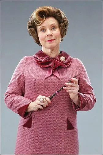 Dolores Ombrage est :