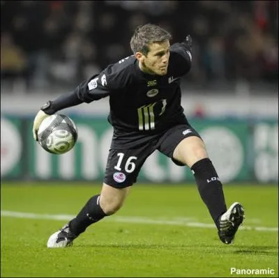 Gardien expriment, il a beaucoup donn pour ses anciens clubs comme le PSG et le FC Nantes. Aujourd'hui il volue au LOSC, c'est...