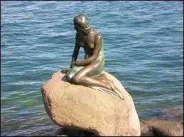 Quelle capitale abrite la Petite Sirne ?