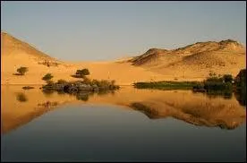 Comment nomme-t-on la partie orientale du Sahara,  l'est du Nil ?