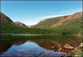 Quelle chaîne de montagnes longe la côte Est de l'Amérique du Nord ?