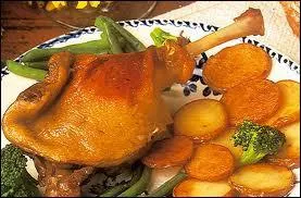 Quel est ce plat qui consiste  faire cuire deux heures des cuisses de canard gras, aprs macration, dans de la graisse fondue ?