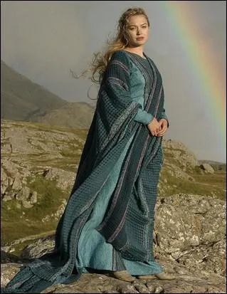 Dans quel film Sophia Myles porte-t-elle cette robe ample ?