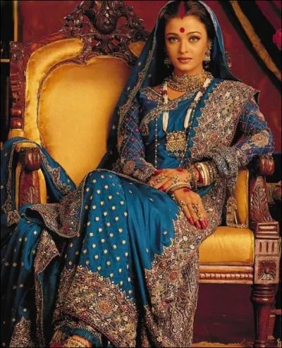 Dans quel film Aishwarya Rai se pavane-t-elle dans un magnifique sari brod et tincelant ?