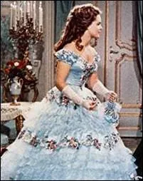 Dans quel film Romy Schneider porte-t-elle cette belle robe meringue ?