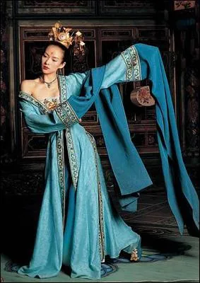Et enfin, dans quel film voit-on voluer Zhang Ziyi dans sa ravissante robe turquoise ?