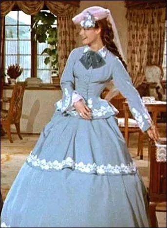 Dans quel film d'poque Romy Schneider porte-t-elle cette jolie robe redingote ?