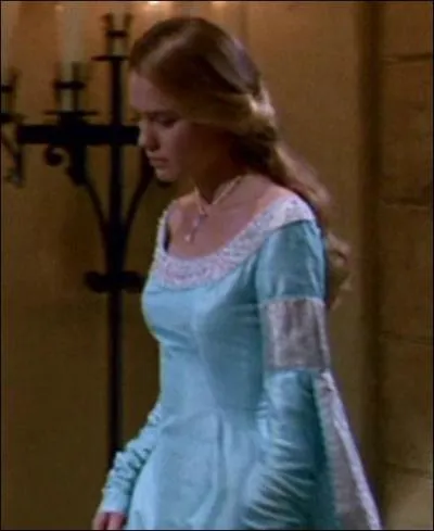 Dans quel film Robin Wright, appele Bouton d'Or, porte-t-elle une jolie robe en satin turquoise ?