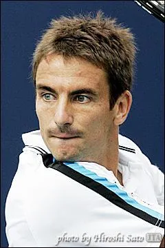 Il a remport cette anne le tournoi de Santiago au Chili, qui est-ce ?