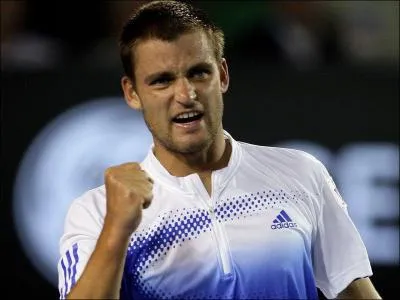 Qui est ce Russe qui est arriv en 1/8  Wimbledon ?